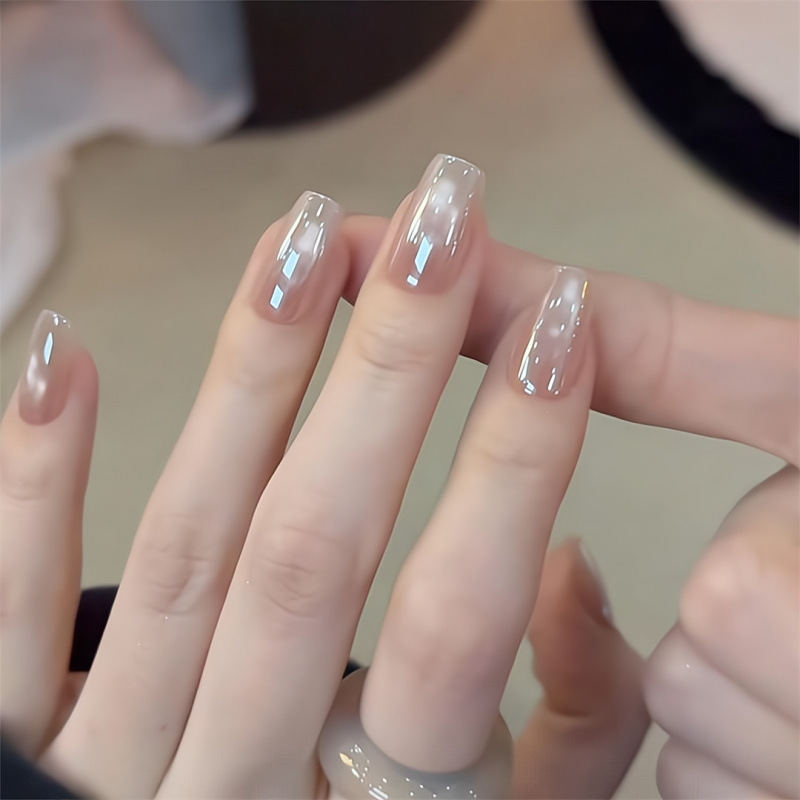 Wearable Nails 2026 New Model First Love White Moonlight Cool Atmosphere Gradient Light Pink Aurora Hailey Nails Simple Manicure