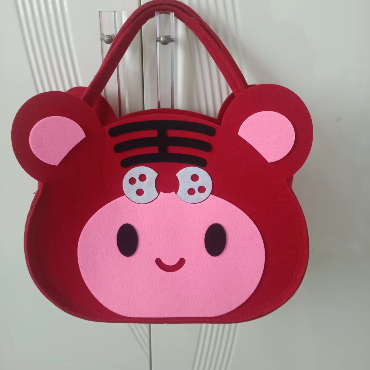 直供大容量礼品袋小老虎卡通毛毡包手提袋满月生日礼物回礼袋