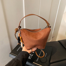 �n��С��б�����Ů2025�����¿�s�r�и��ֵˮͰ���μ�Ů��