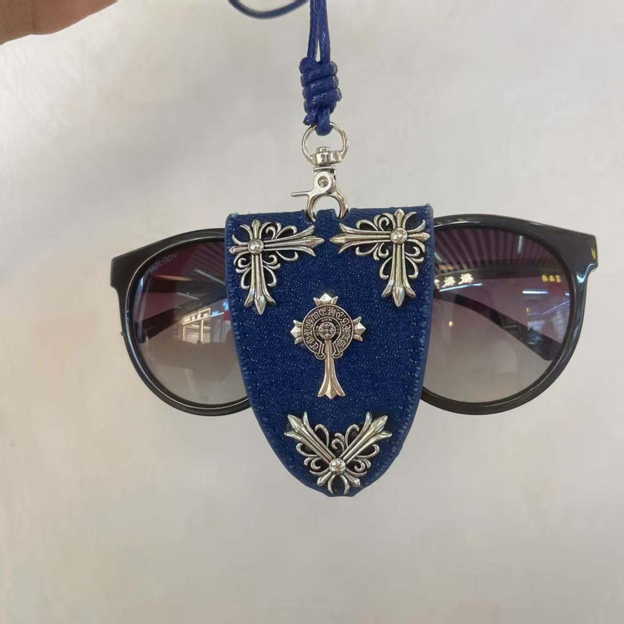 Sweet And Cool Style Cro Model Magnetic Leather Puppy Sunglasses Lanyard Necklace Women's Outdoor Portable Glasses Clip Storage Chain