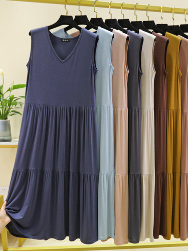 Summer thin modal V-neck dress for plus-size women, featuring a cake-like skirt, sleeveless backless top, and long inner skirt.