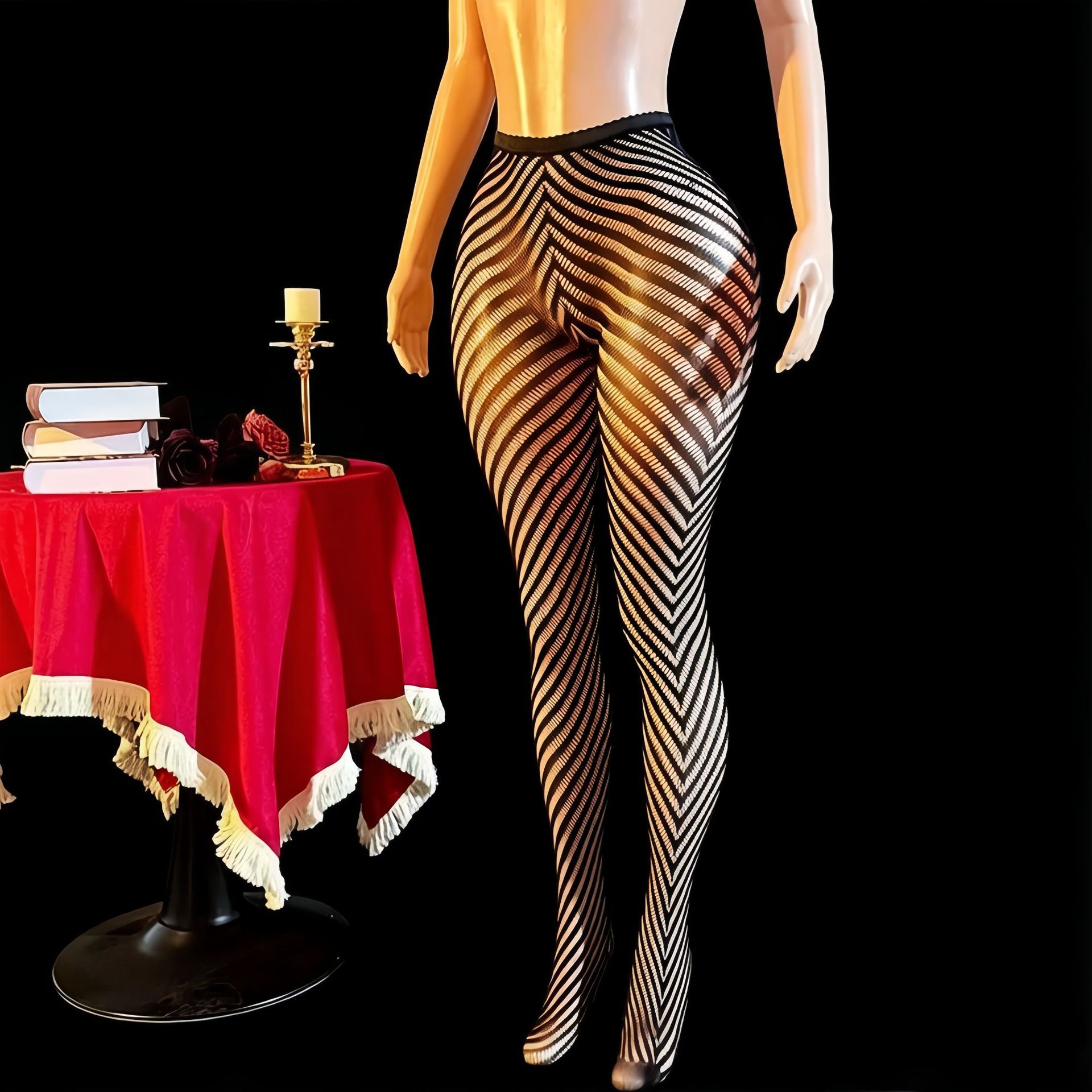 Yue mariposa amor fábrica de calcetines al por mayor Europa y los Estados Unidos a rayas transfronterizas pantalones jacquard calcetines mujeres amor sexy WK105