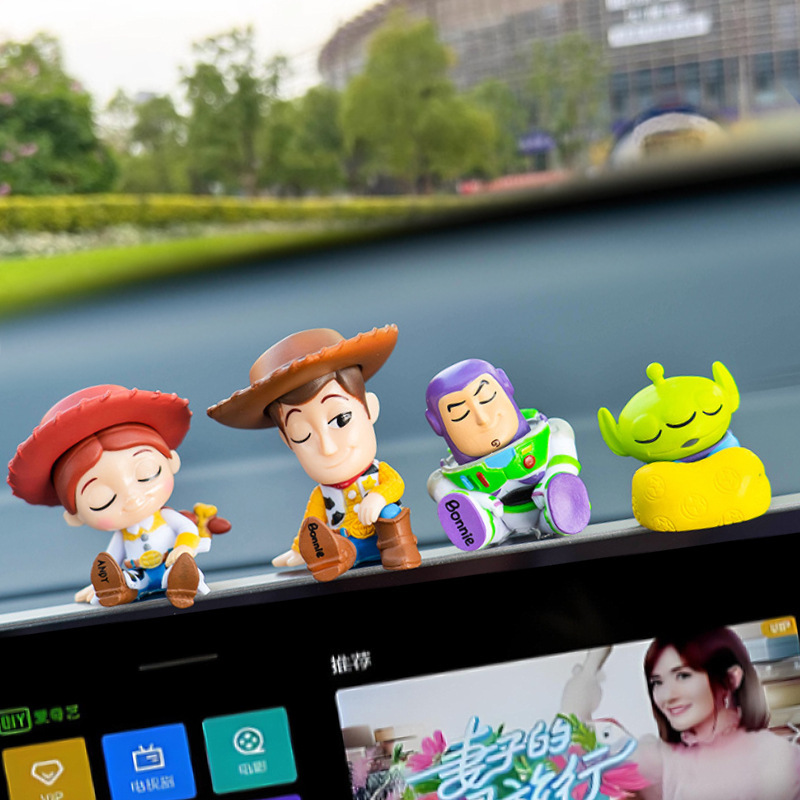 Decoraciones para automóviles accesorios para interiores juguetes lindos movilización total de automóviles consola pantalla de visualización muñeca decoración