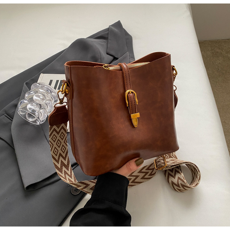 Bolso retro para mujer, con correa ancha, estilo moderno y elegante image 9
