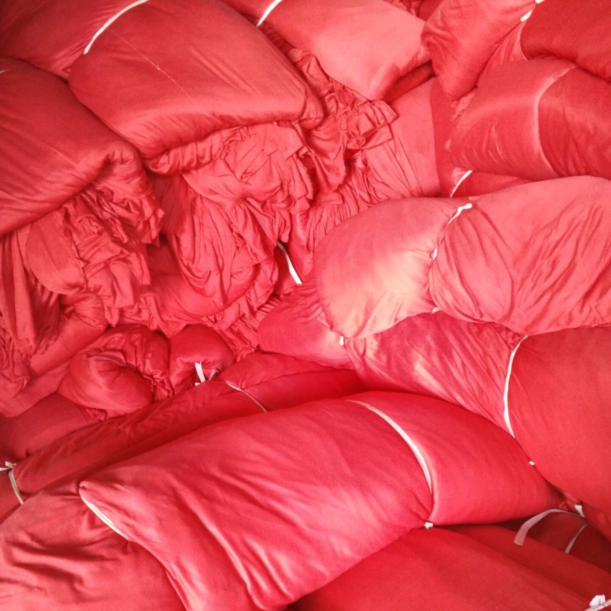 现货供应针织底植绒布大红宫灯布灯笼布等包装材料货真价实