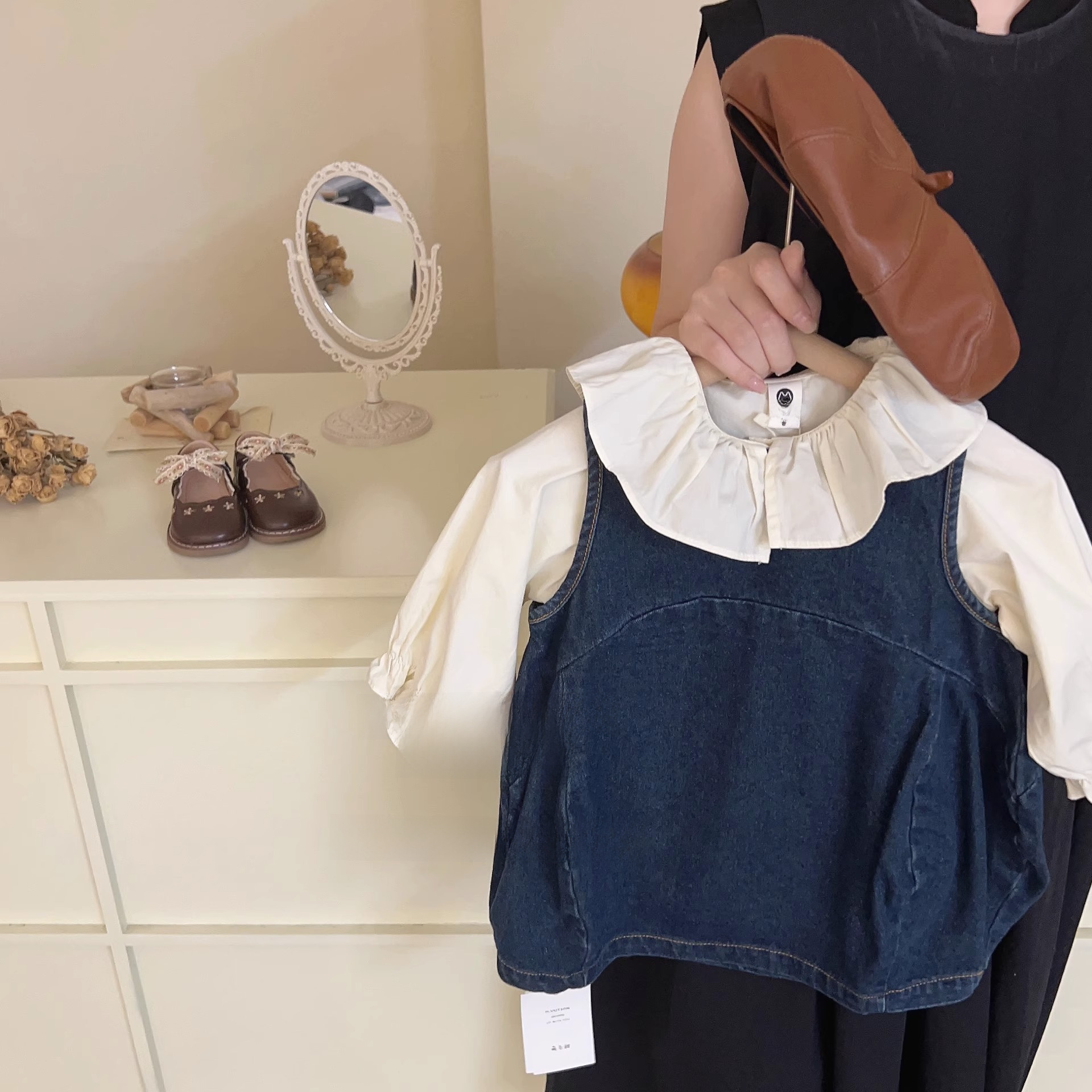 Children's clothing set 2024 autumn new style girls fashionable embroidered doll collar shirt denim strap skirt trendy 78111