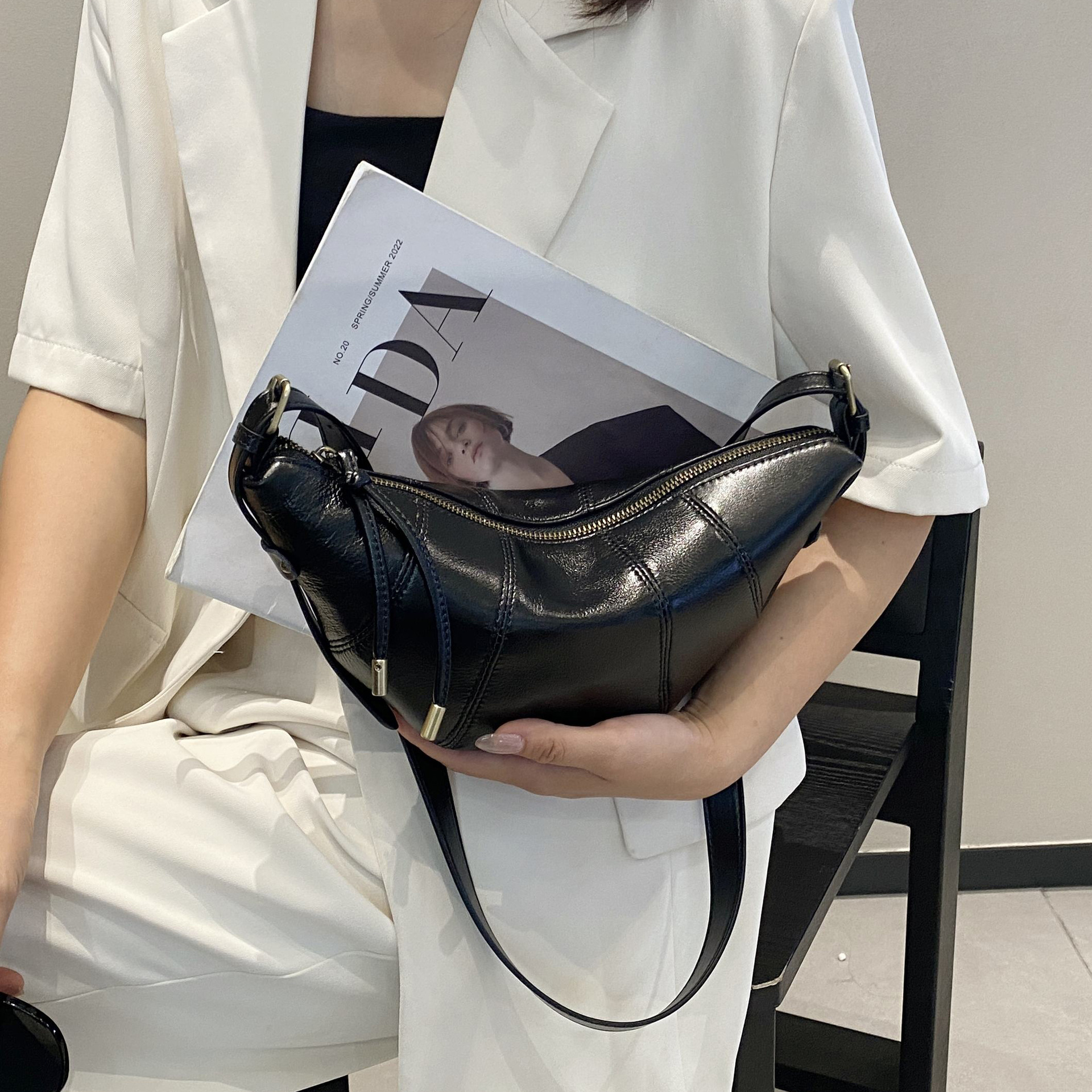 1등급 소가죽 만두백 2026년 신상 고급 소가죽 코너백 고급스러운 니치 스타일 초승달 통근백