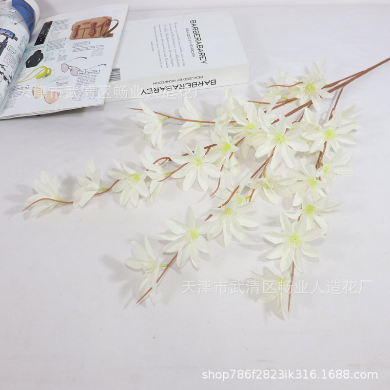 Flores artificiales blancas al por mayor para bodas, decoraciones de flores falsas, accesorios para techos de hoteles, flores artificiales blancas para celebraciones de bodas en salones de boda. image 35