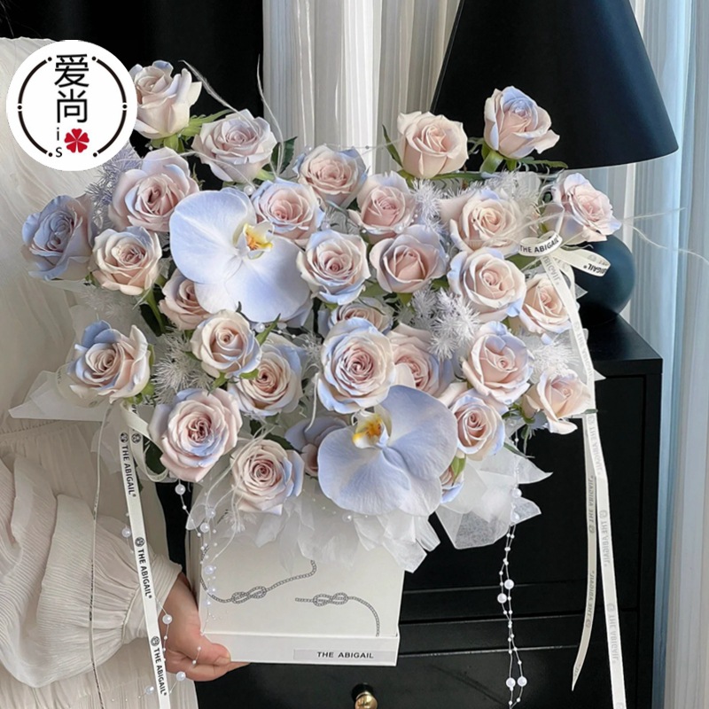 新款简约英文链条花盒白色方形抱抱桶花艺插花礼物盒鲜花包装纸盒