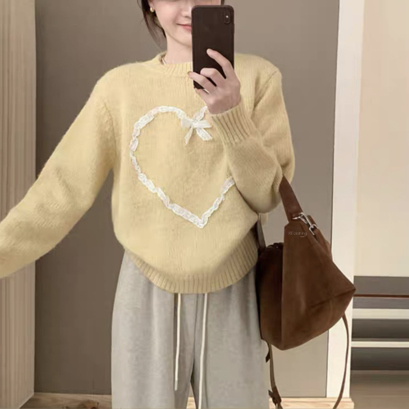Autumn and Winter New Lace Heart Splicing Round Neck Knitwear Korean Style Gentle Style Age-Reducing Elegant Versatile Knitwear Top Autumn and Winter New Lace Heart Splicing Round Neck Knitwear Korean Style Gentle Style Age-Reducing Elegant Versatile Knitwear Top
