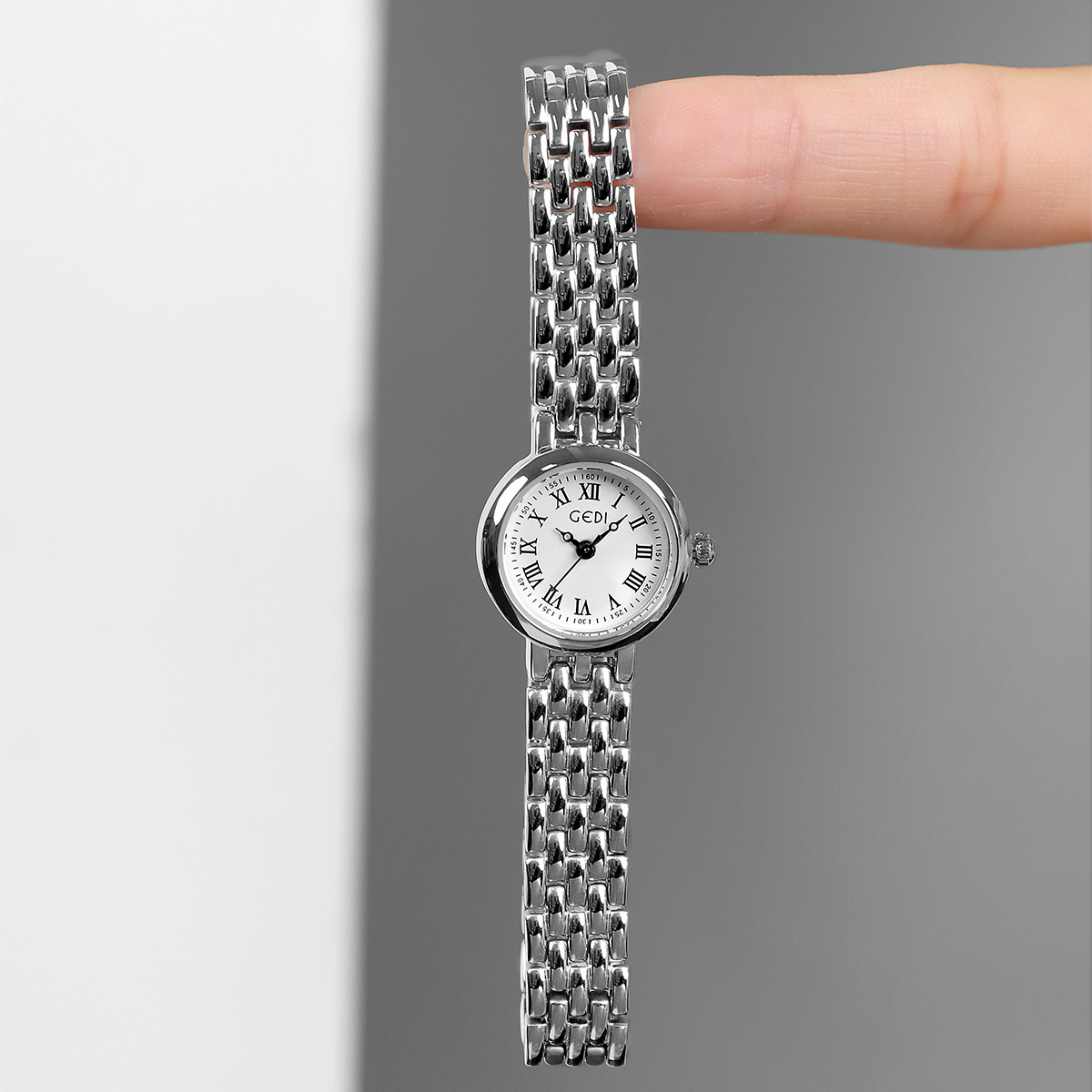 Goldie's Small and Exquisite Retro Roman Style Steel Strap Women's Watch Niche High-Looking Waterproof Quartz Watch