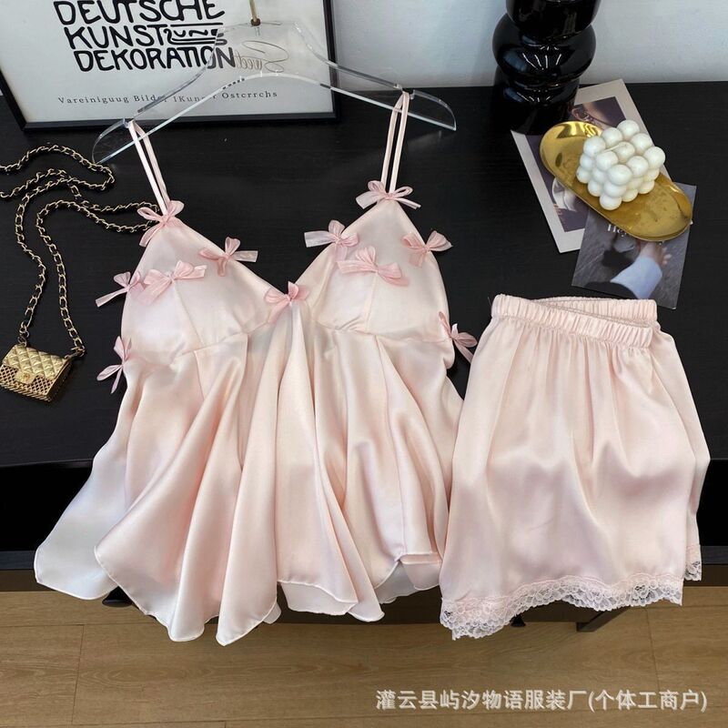 Bowknot pink ice silk pajamas with chest pads, vintage satin lace camisole shorts, French-style, high-end pajamas for young women Bowknot pink ice silk pajamas with chest pads, vintage satin lace camisole shorts, French-style, high-end pajamas for young women