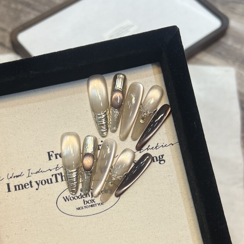 【Moon Stream of Light】Purely Handmade High-End Silver French-Style Crystal Cat's Eye Nail Art with Diamonds, Niche Nail Design 【Moon Stream of Light】Purely Handmade High-End Silver French-Style Crystal Cat's Eye Nail Art with Diamonds, Niche Nail Design
