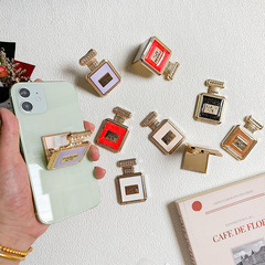 Portable adhesive flip mirror for touch-up, chic and stylish, suitable for women, lightweight and exquisite, trendy and fashionable, with a unique and fashionable design.