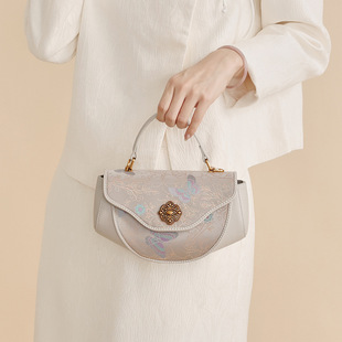 ���z���\���L����Ů����ʽС���߼���ɣ�Q�z�R�����μ�б�������