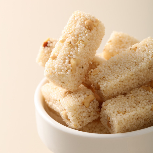 Tofu no Seika Akita Koshi Mochi Nuts and Peanuts Millet Crisps, a popular nostalgic casual snack for afternoon tea and desserts.