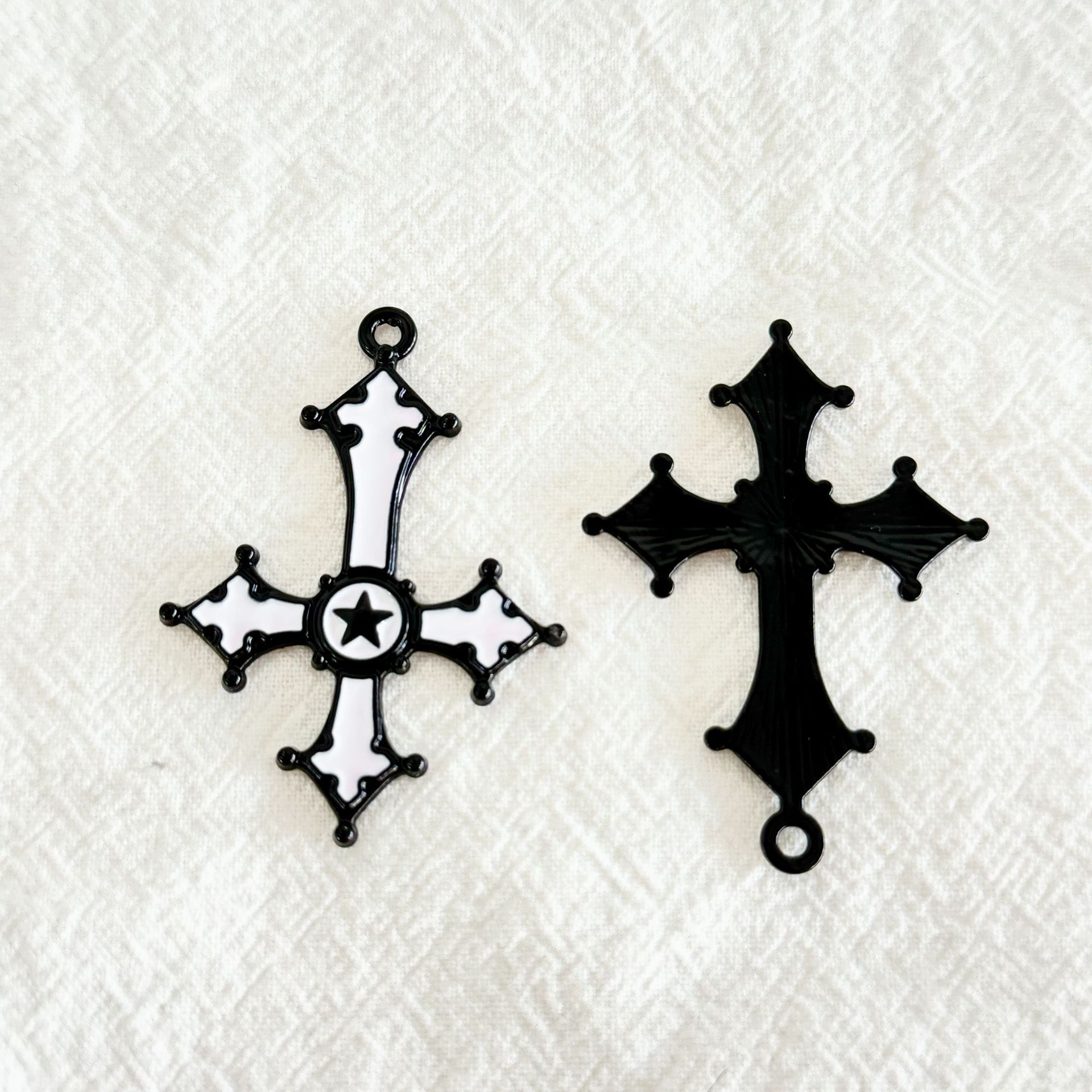 Accesorios de joyería de aleación de bricolaje Colgante de cruz de plata retro Pulsera Collar Pendientes Decoración de ropa Colgante