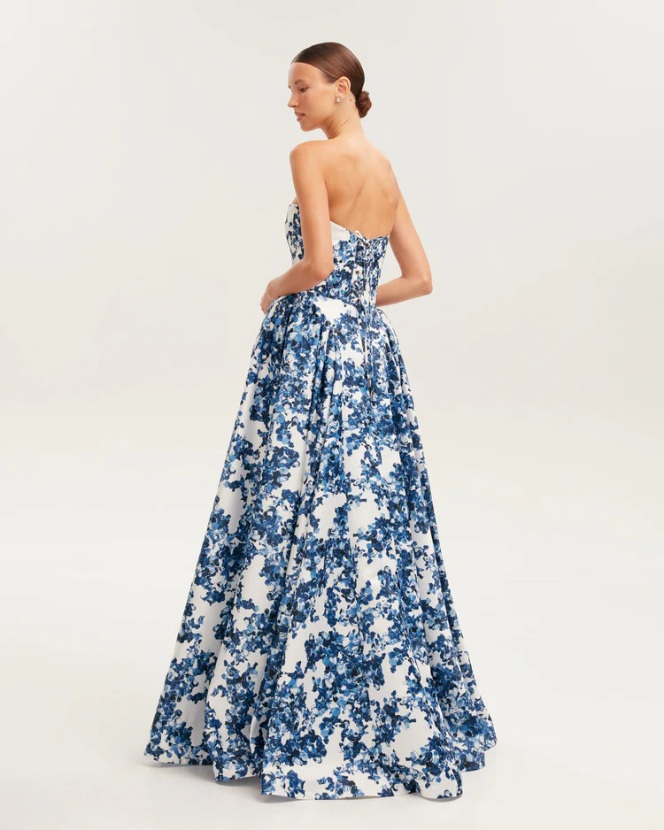 Abito da sera elegante con spalle scoperte per donna primavera estate_voghion.com