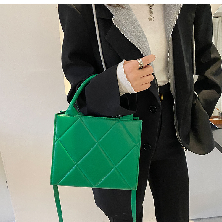 Fashion Pure Color Bag Female 2021 New Winter Rhombus Candy Color Single Shoulder Messenger Bag display picture 5