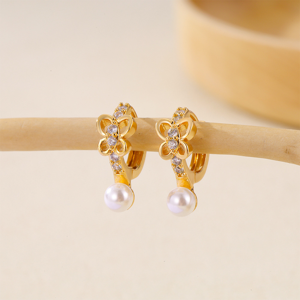 2024 nuevos aretes de perla de zircón de cobre dorado joyas transfronterizas de moda de mujeres aretes de estilo múltiple aretes de perla de zircón