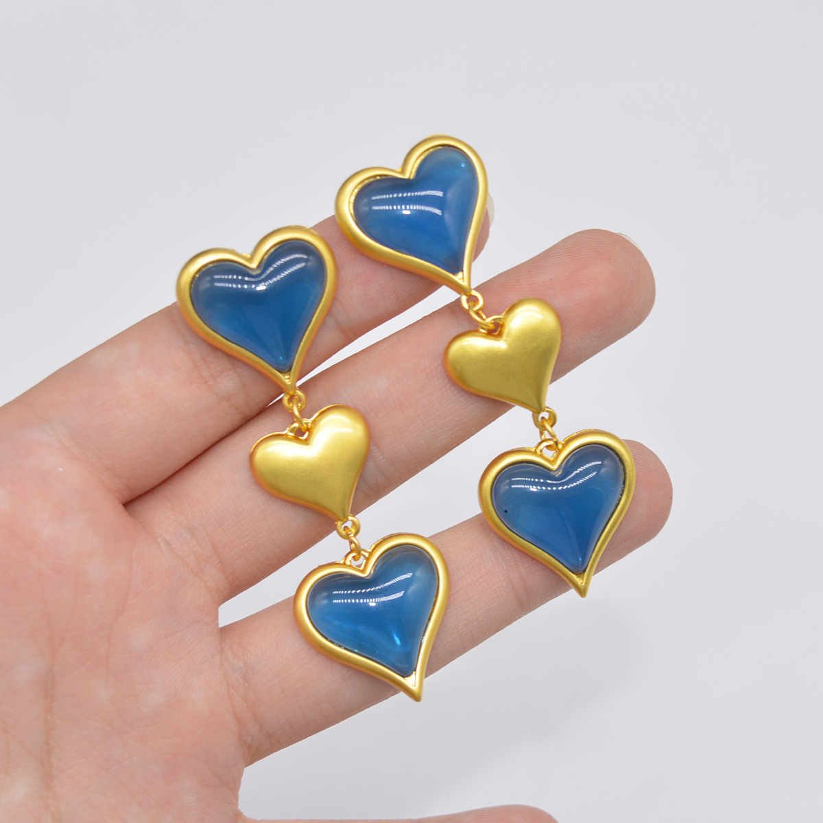 1 Pair Retro Heart Shape Alloy Women's Drop Earrings display picture 4