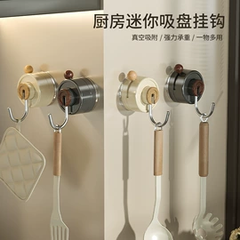 衣钩/挂钩;纸巾盒;垃圾桶