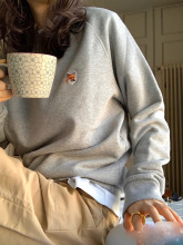 OOTD 假装有男友的 舒适又时髦宽松圆领卫衣 maison kit**ne