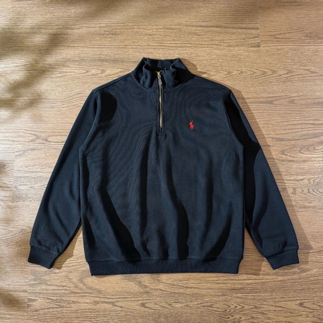 黑色衣服红色标