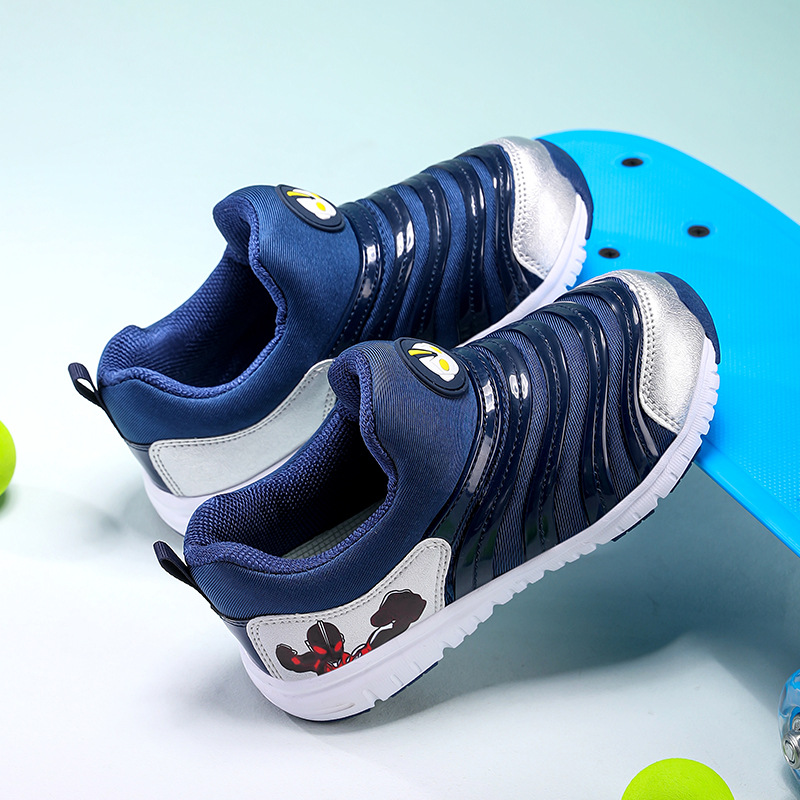 Zapatos infantiles de oruga primavera y verano nuevos zapatos transfronterizos transfronterizos de malla transpirables suaves zapatos deportivos para niños pequeños y medianos zapatos de bebé