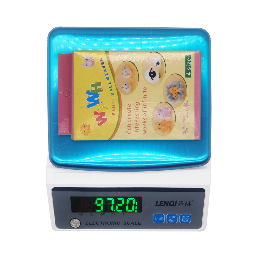 Herramienta de tejido dispositivo de pompón 4 especificaciones en caja Descripción en chino e inglés dispositivo de fabricación de bolas