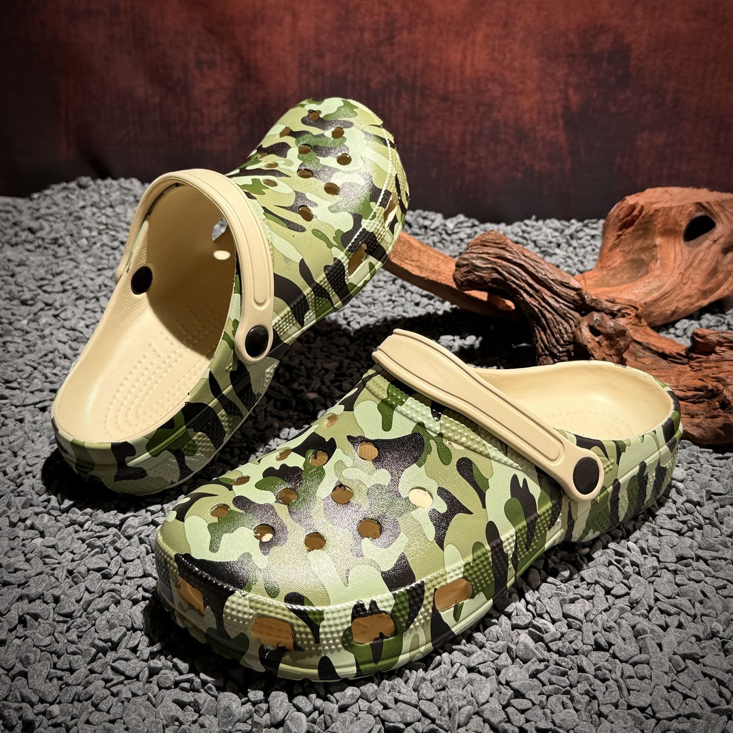 Nuevos zapatos de impresión de camuflaje transfronterizos, zapatos de agujero, zapatos de sandallas de pareja, zapatillas de moda para hombres y mujeres