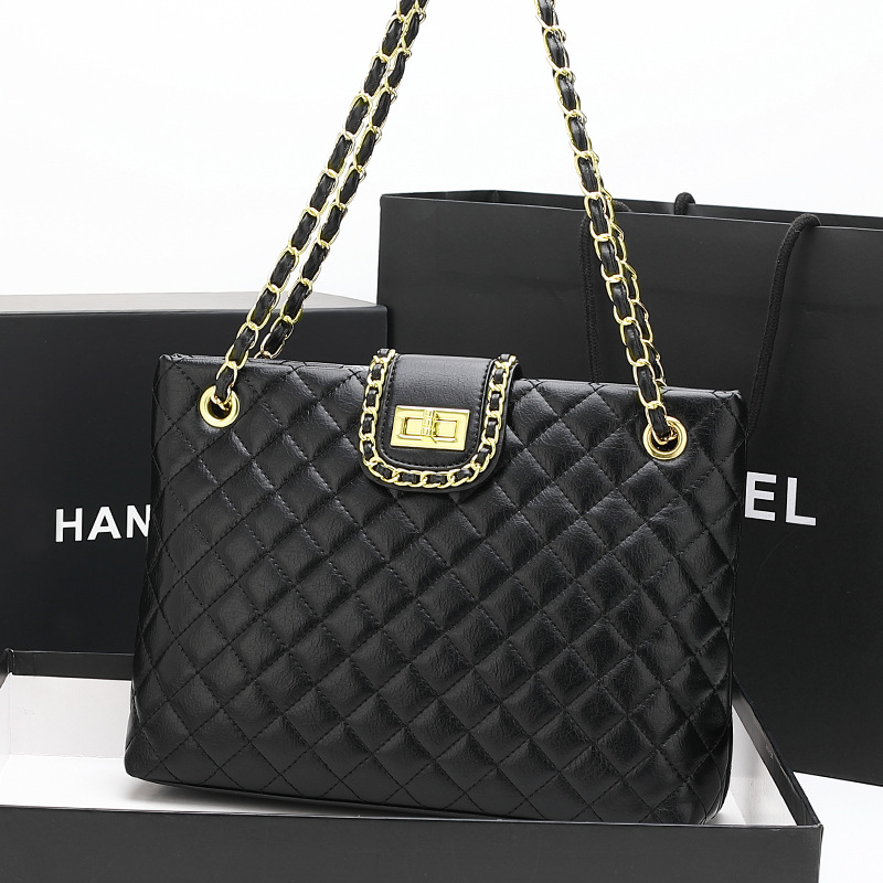 Cubo de agua 2023 versión coreana nueva moda piel de vaca mujer pequeña fragante viento diamante rejilla cadena cuero genuino_voghion.com