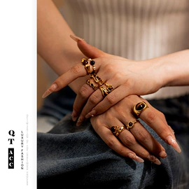 项链;耳钉;戒指