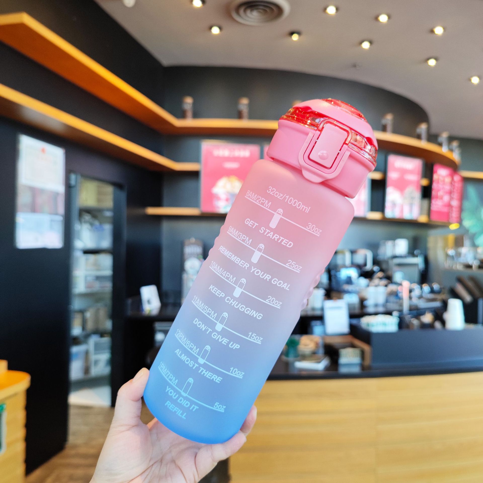 Botella de agua de color degradado cubierta de rebote de alto aspecto esmerilado taza de agua de gran capacidad hervidor deportivo de agua potable directa con compartimiento de té