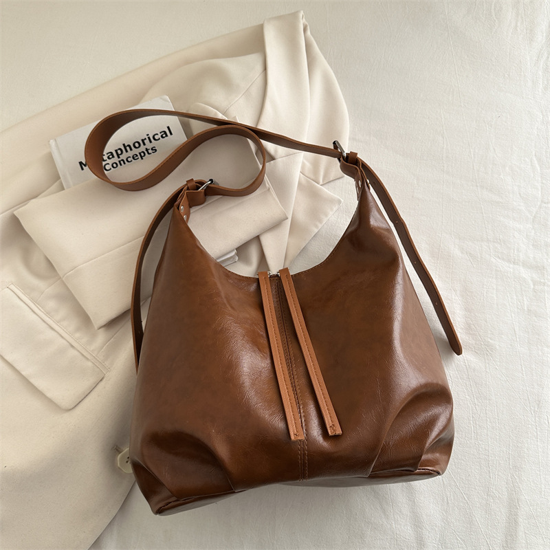 Alta sensación de viaje retro bolso de hombro de invierno 2024 nuevo bolso de mujer bolso de cuero suave brazo bolso de trabajo moda