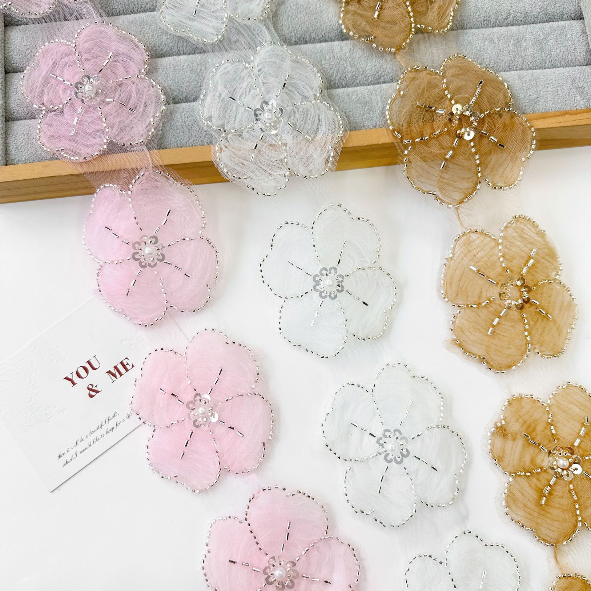Tejido de malla bordado flor pegado nuevo tocado DIY accesorios de ropa infantil lujoso vestido de novia camisa decoración