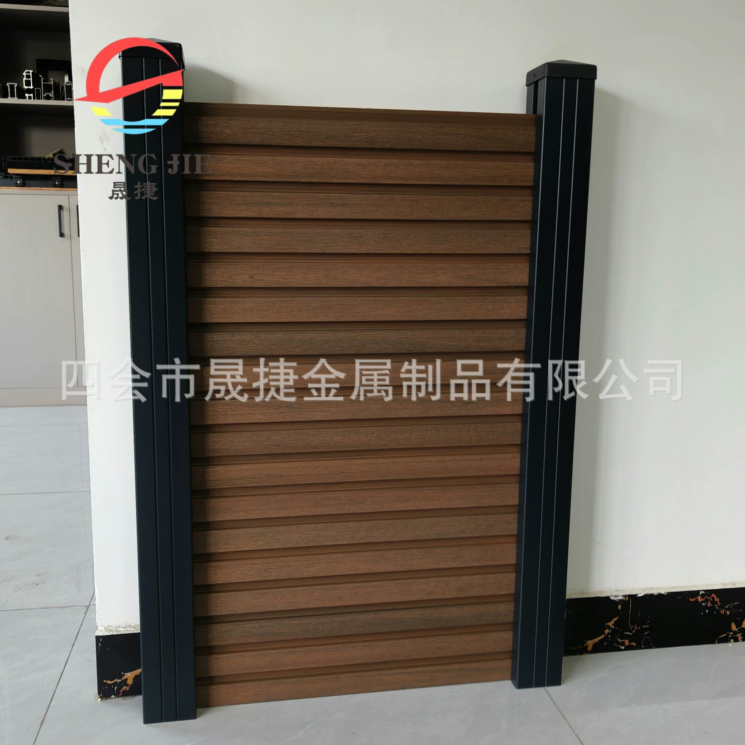 Изготовленный на заказ алюминиевый сплав сжимает пластиковый деревянный забор наружная вилла пол забор двор забор доска антикоррозийный деревянный забор забор
