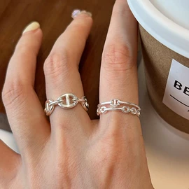 戒指;项链;耳钉