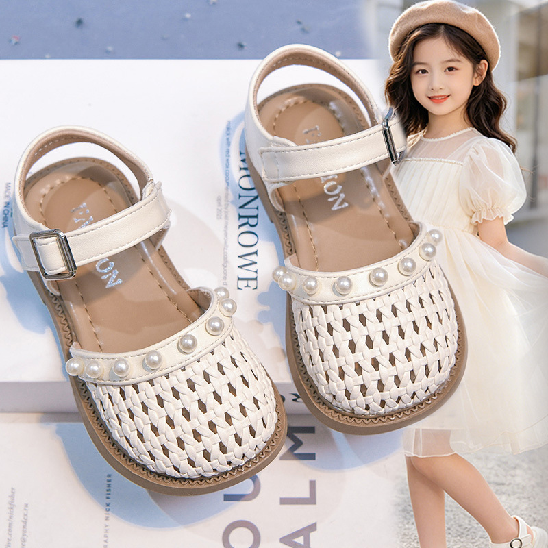 Niñas sandalias de moda versátiles 2026 verano nuevos niños huecos zapatos de princesa zapatillas de tejer para niños grandes