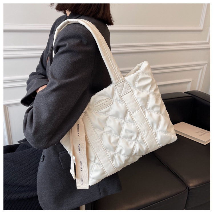 Large-capacity Bag Female 2021 New Trendy Fashion Oxford Cloth Tote Bag display picture 5