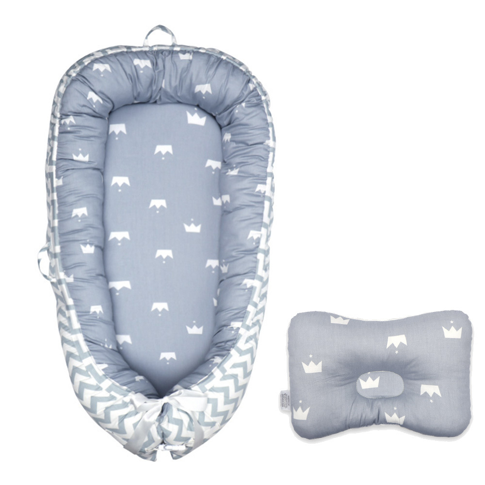 그레이 화이트 크라운 스퀘어 베개