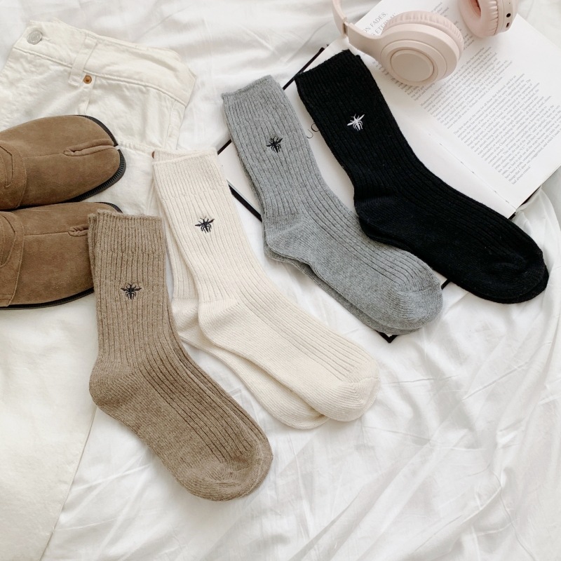 Women's Sweet Solid Color Wool Crew Socks A Pair display picture 2