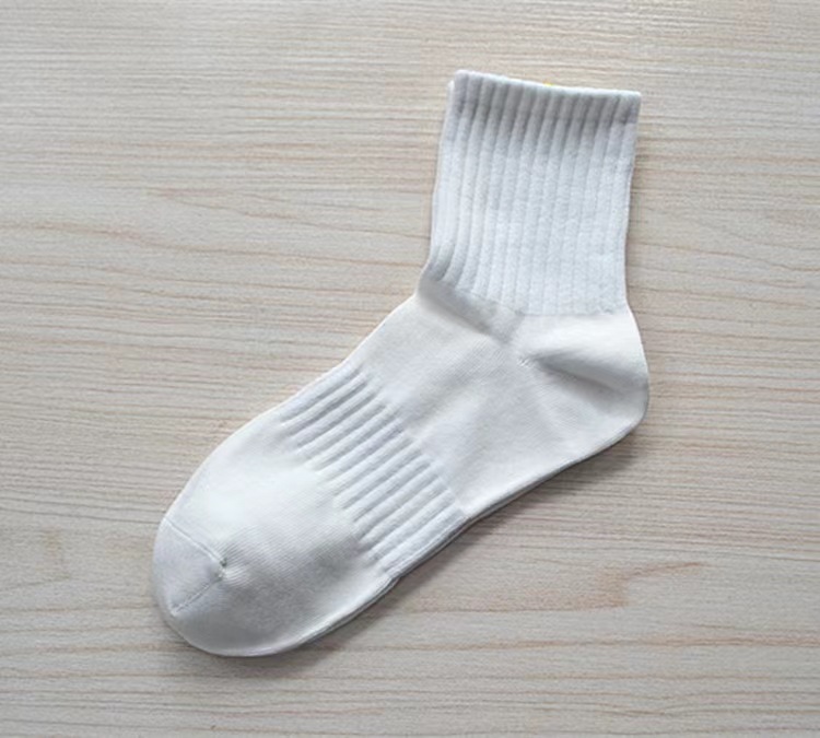 �ڰ״�ɫ��Լ����Ů�ﶬ��Ͳ��Ӻ��˶����⴩�����ٴ���������