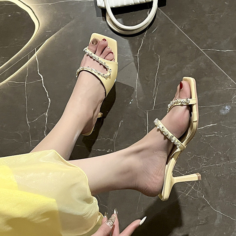 Dép sandal nữ quai ngang gót nhọn hở mũi đính đá, mũi vuông — Màu hồng nhạt, Màu vàng nhạt, Màu đen