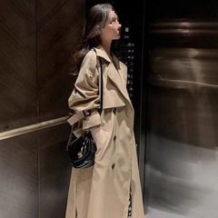 ウインドブレーカーのコートの女性春秋の新型の中で長いタイプの韓国系のファッションの洋風の小さい背の気質のコートのカーキ色