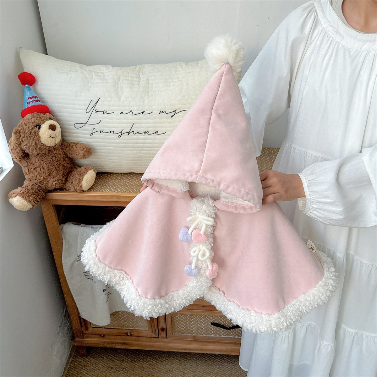 2025年新品冬季新生儿保暖斗篷婴儿周岁披肩in风宝宝可爱加绒外套