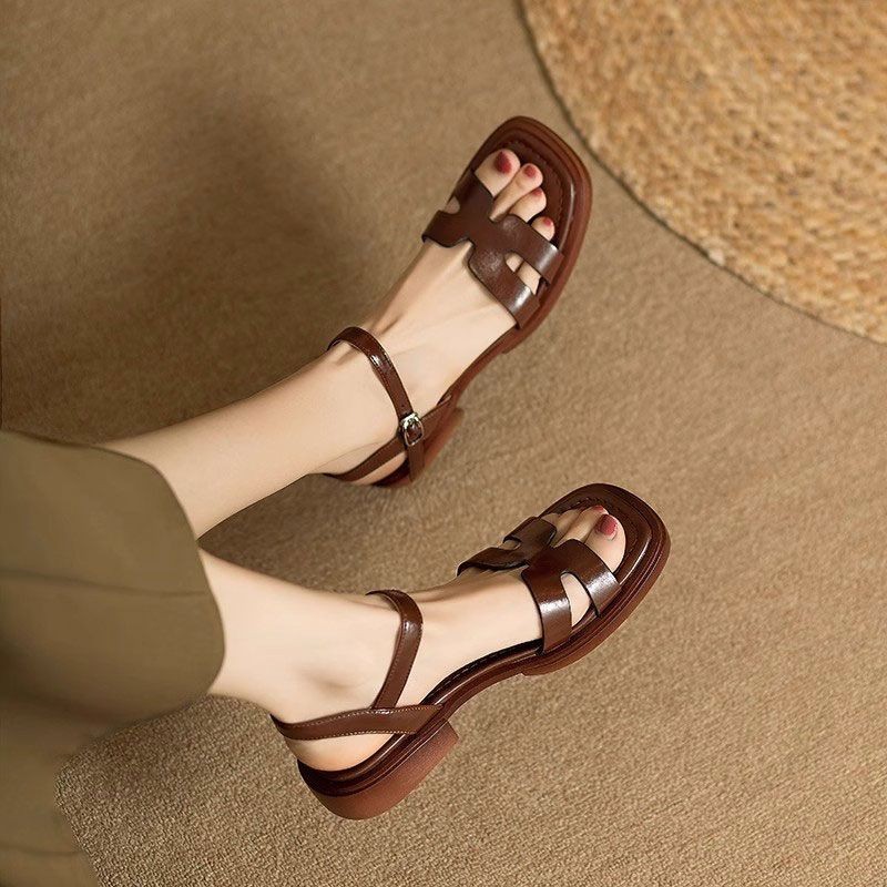 Fashionable retro comfortable sandals flat open toe with a strap