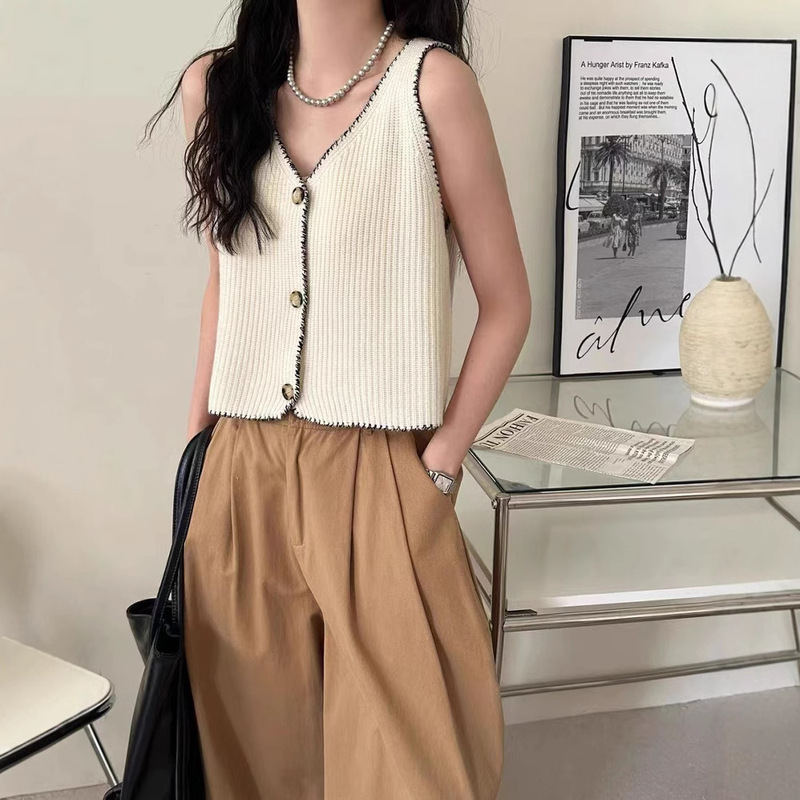 Autumn Wool-Blend V-Neck Knitted Vest with Handmade Crochet Floral Design in a Chanel-Style Sweater with Crochet Trim