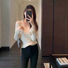 法式蕾丝 优雅时髦V领针织衫显瘦拼接打底衫女毛衣秋冬新G092408