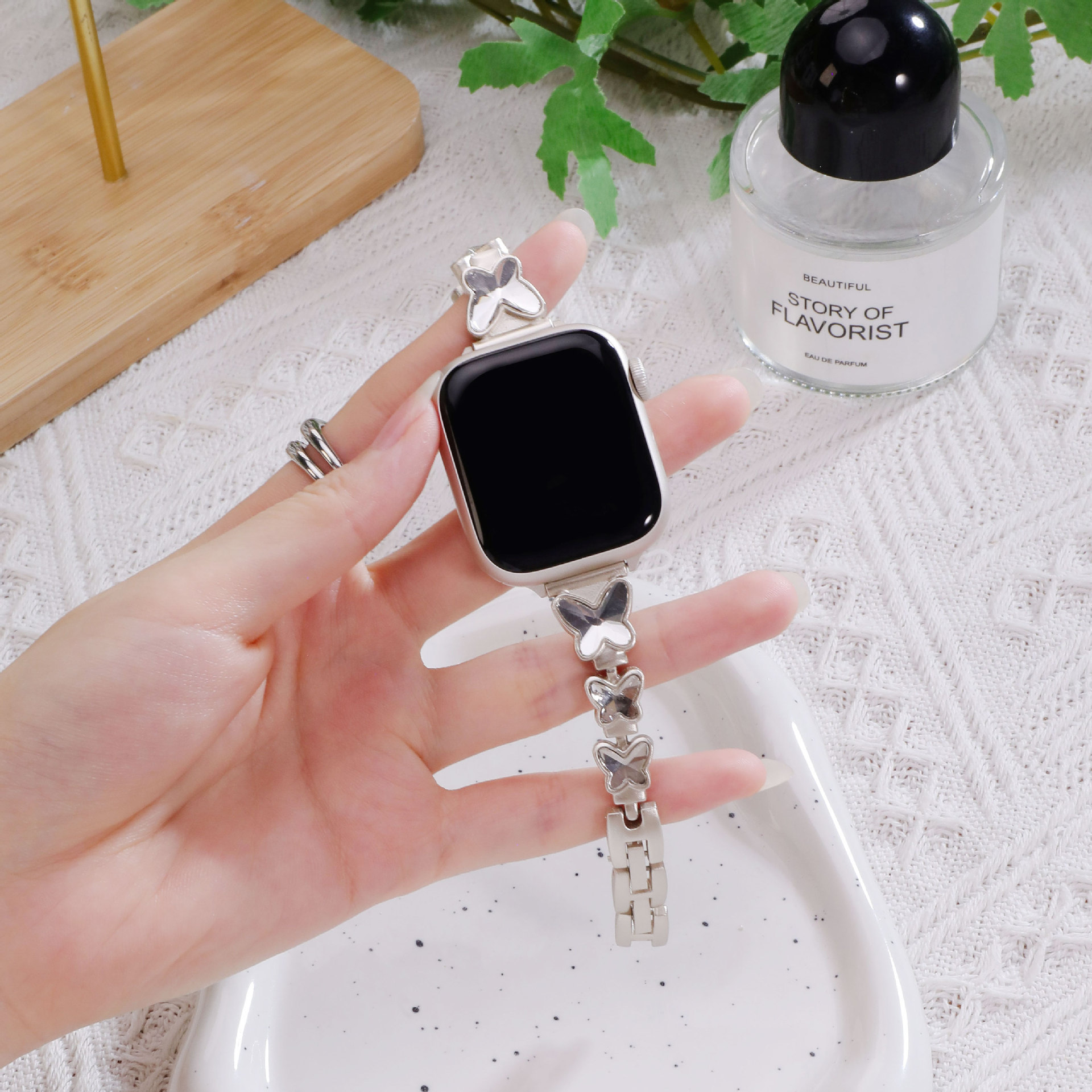 Suitable for Apple Iwatch10 Apple Watch Strap Metal Three-Butterfly Female Model Applewatch11 Watch Strap